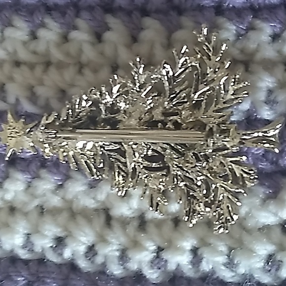 70s Vintage Goldtoned Christmas Tree Brooch - Picture 2 of 3